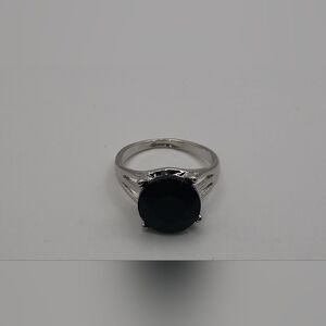 Elegant Silver and Black Women's Ring Size U.S 9.25-9.5